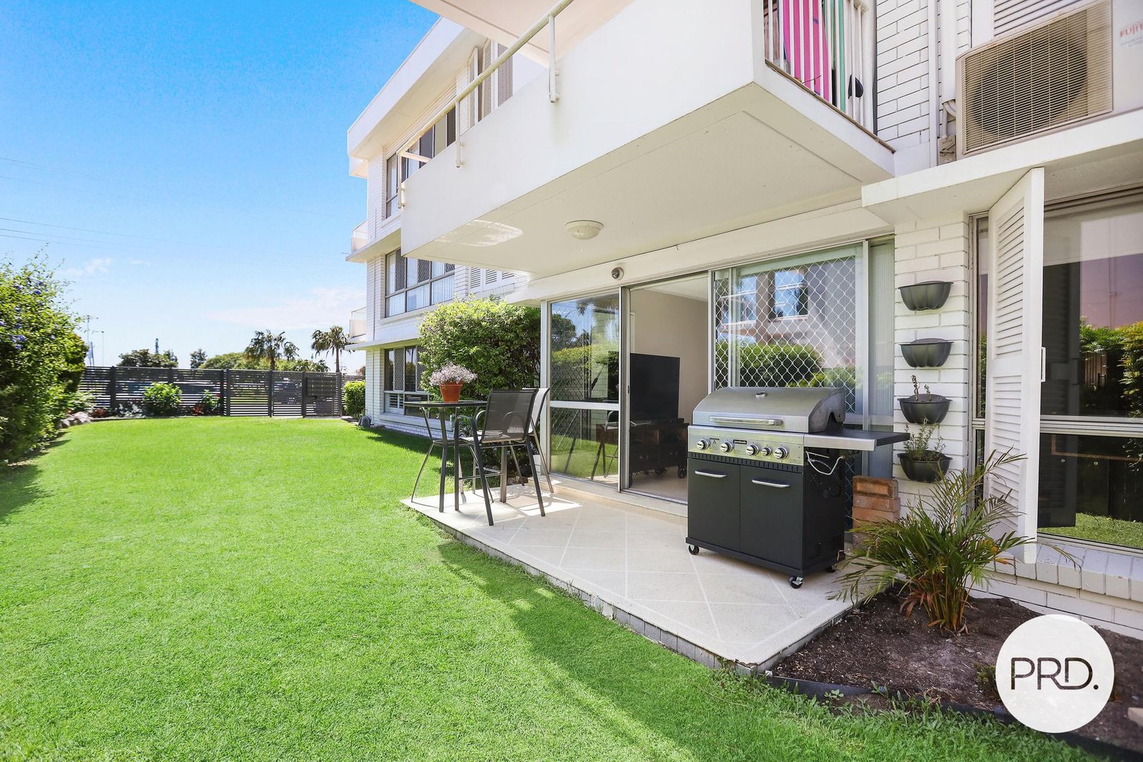 2/128 Marine Parade SOUTHPORT 2