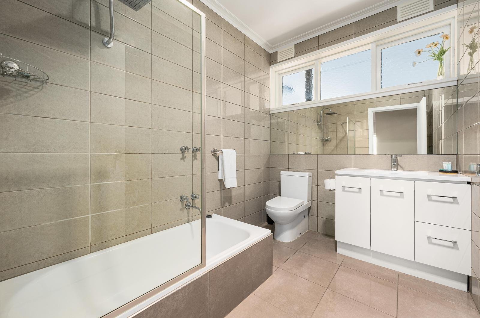 2/128 Webster Street LAKE WENDOUREE 10