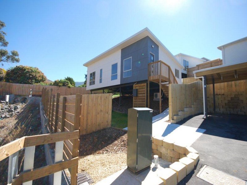 2/12a Abbotsfield Road CLAREMONT 1