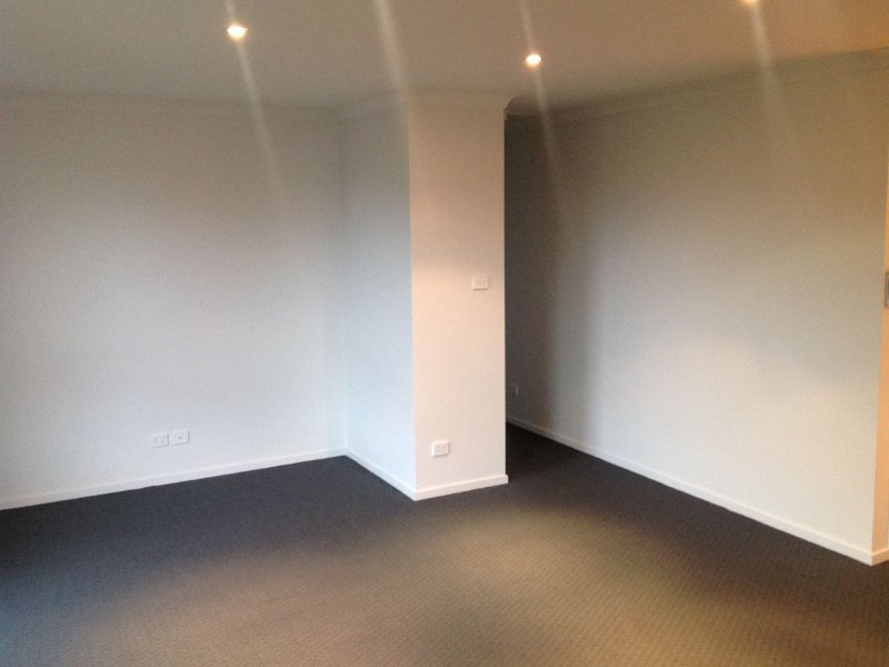 2/12a Abbotsfield Road CLAREMONT 4