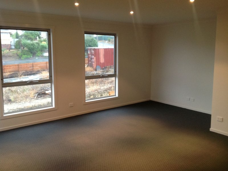 2/12a Abbotsfield Road CLAREMONT 5