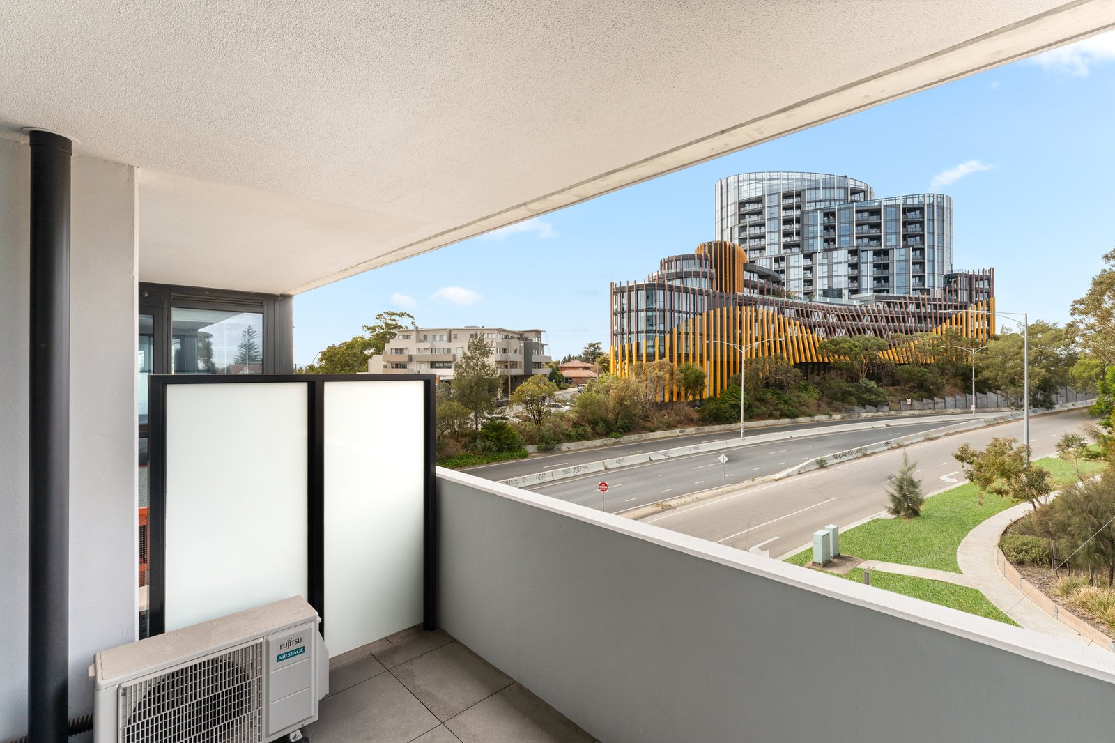 Gallery: 212C/45 Linden Avenue