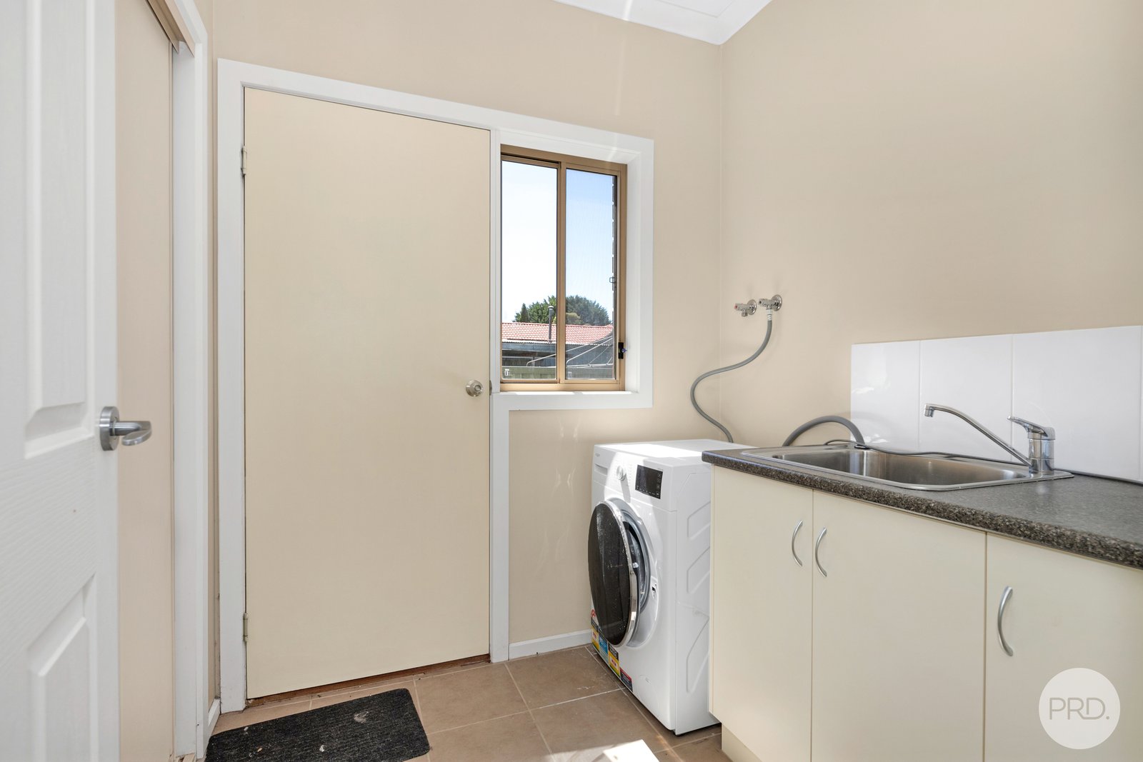 2/13-15 Learmonth Street ALFREDTON 11