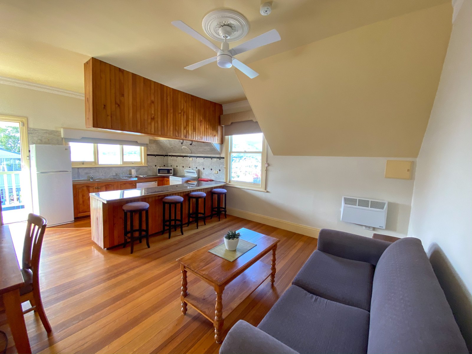 2/13 Bath Street BATTERY POINT 2