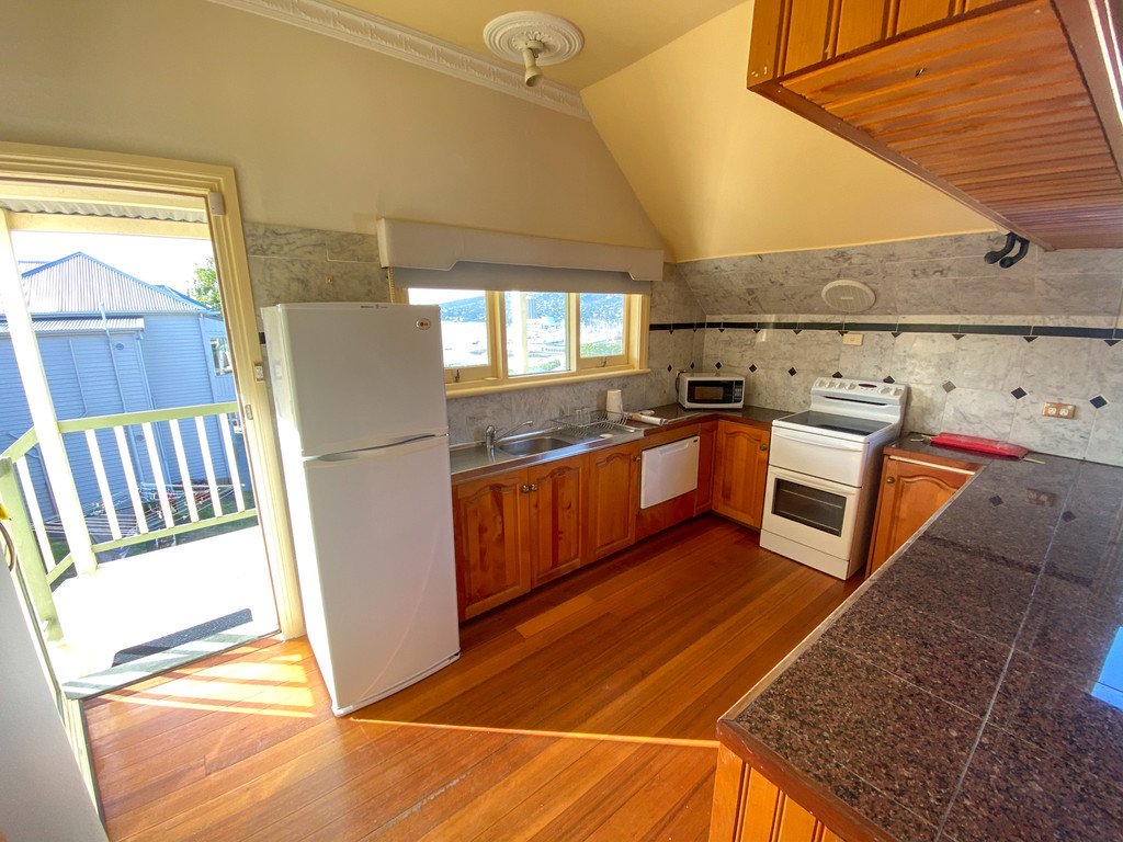 2/13 Bath Street BATTERY POINT 4