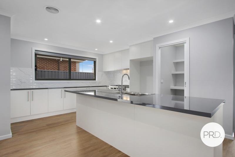 213 Brooklyn Drive THURGOONA 1