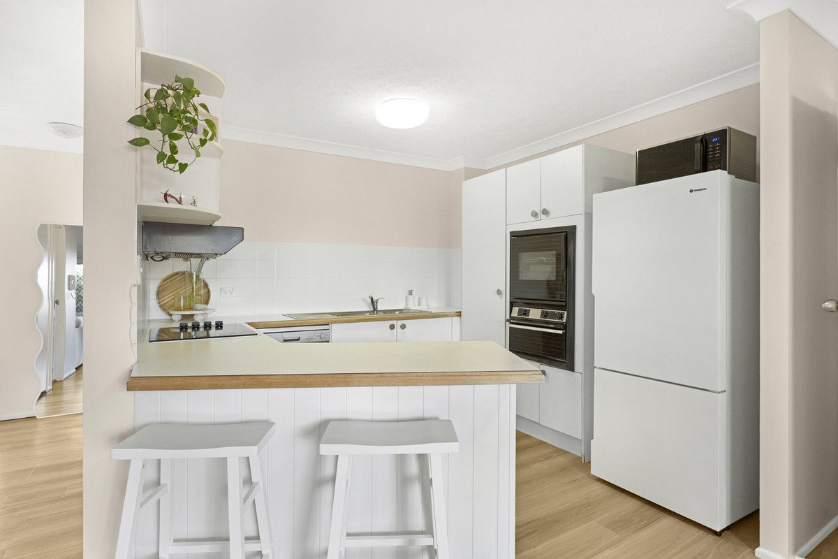 2/13 Christina Court Mermaid Waters 3