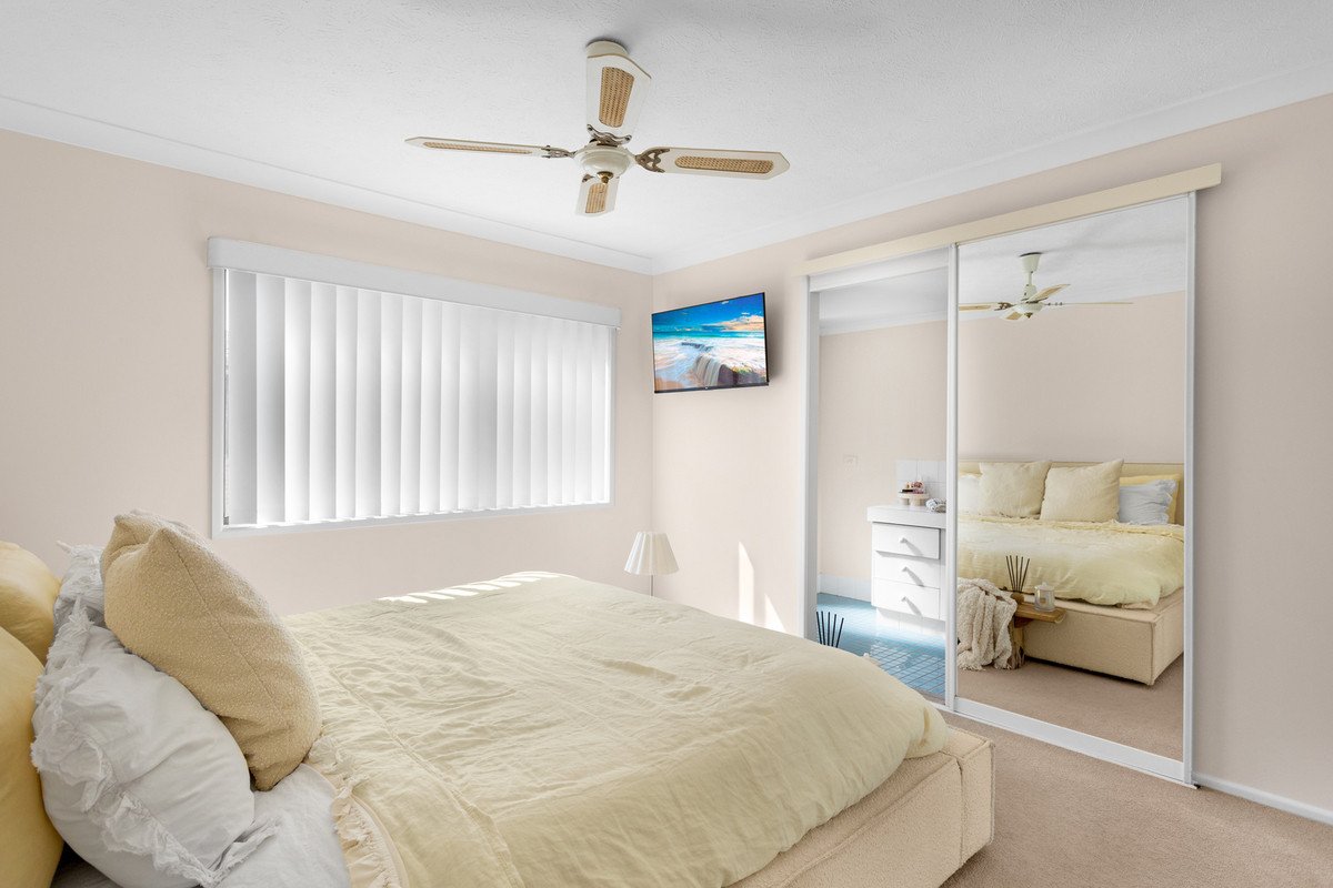 2/13 Christina Court Mermaid Waters 6