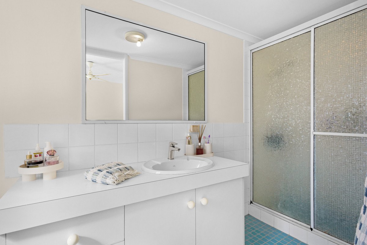 2/13 Christina Court Mermaid Waters 7