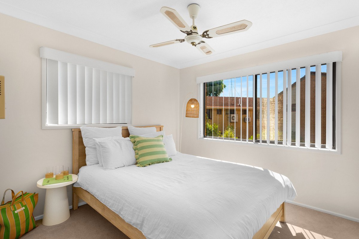 2/13 Christina Court Mermaid Waters 8