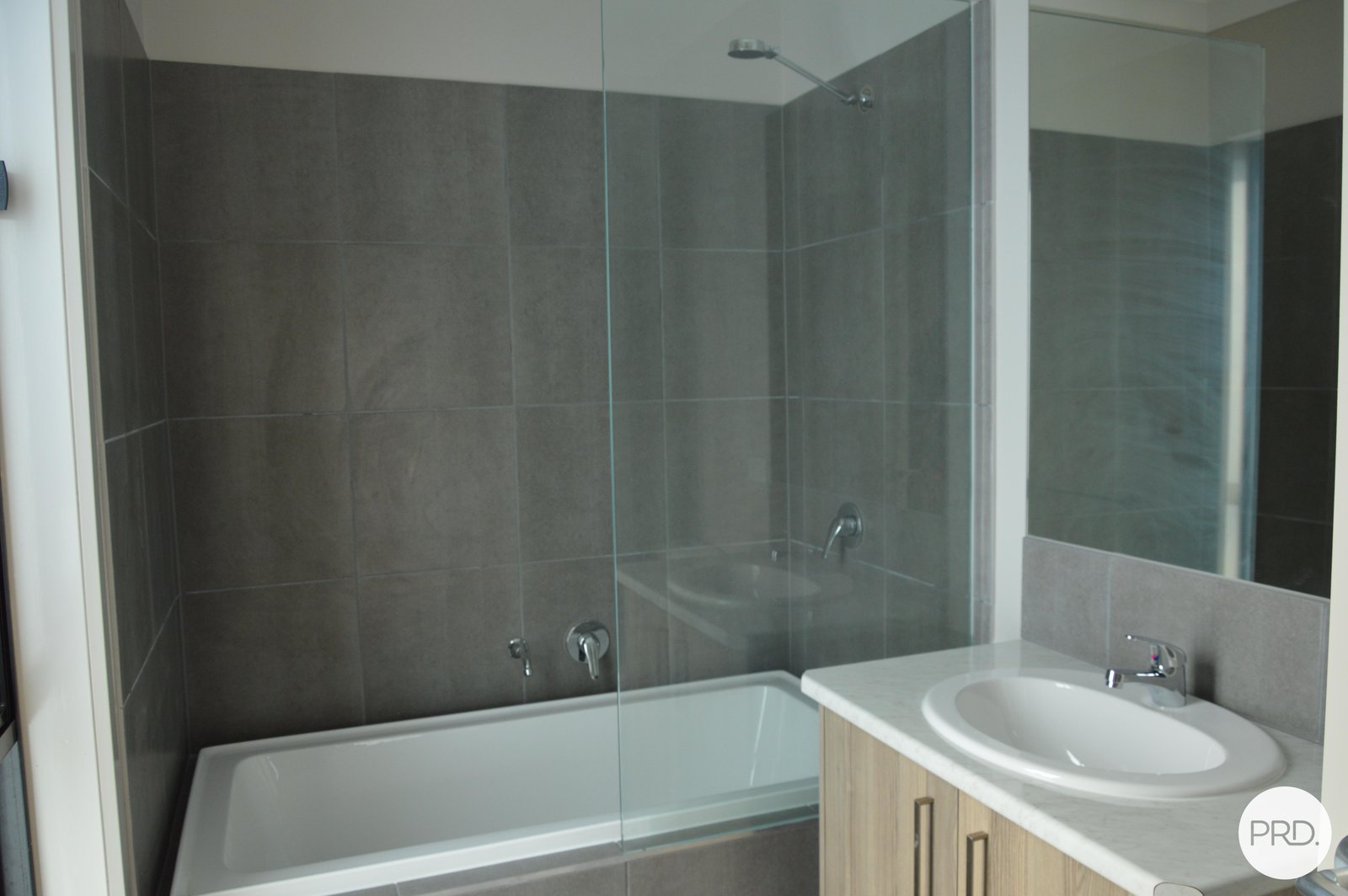 2/13 Cornish  SHEPPARTON 8