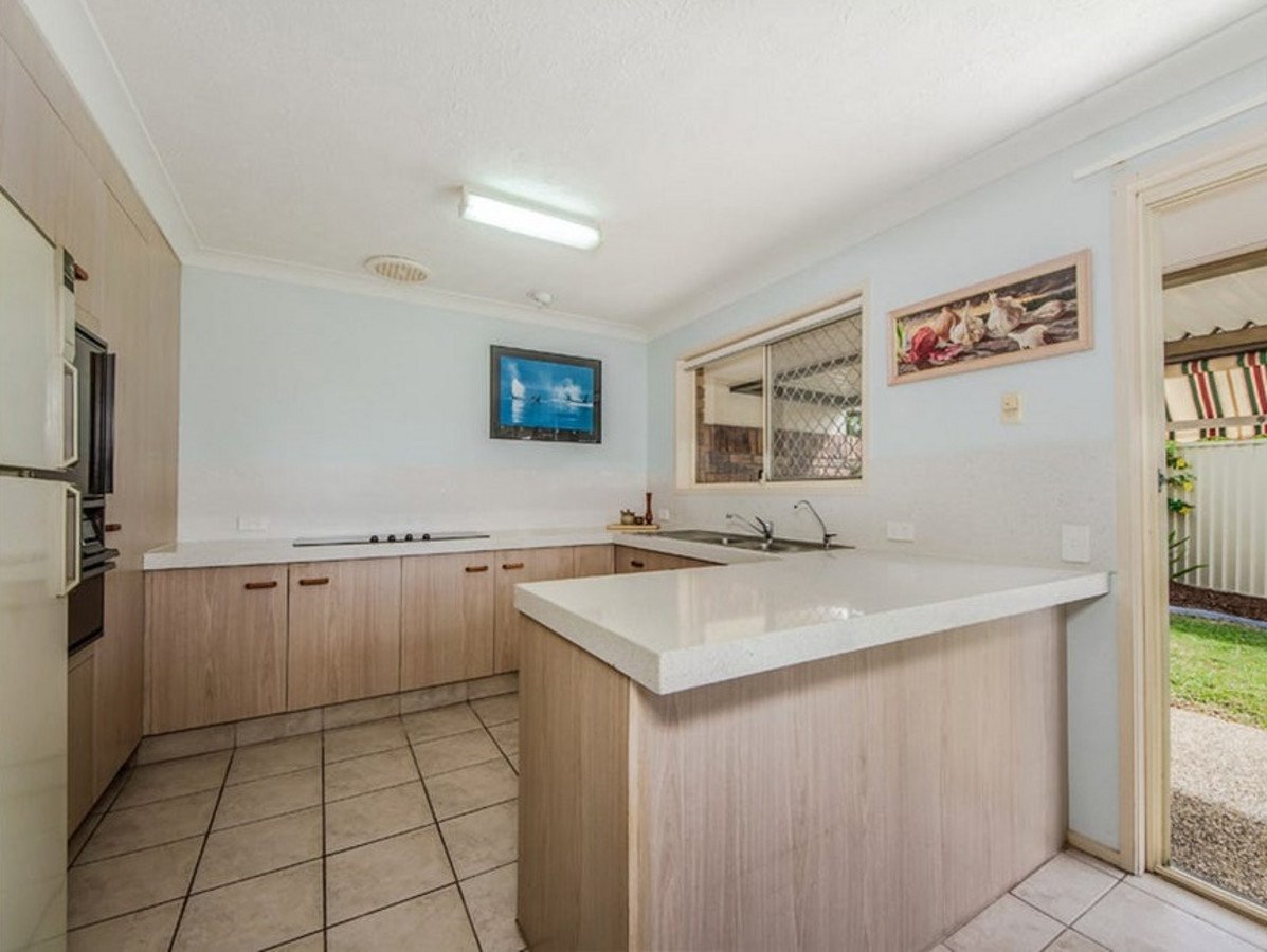 2/13 Elwood Court Burleigh Waters 4