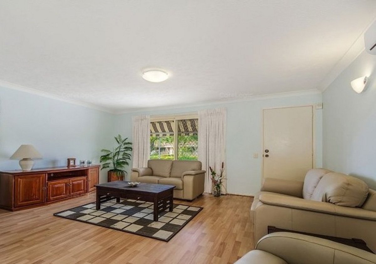 2/13 Elwood Court Burleigh Waters 6