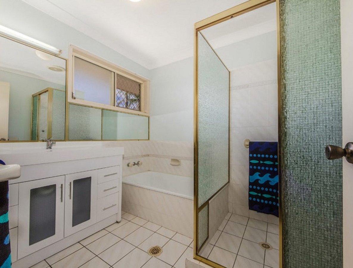 2/13 Elwood Court Burleigh Waters 9