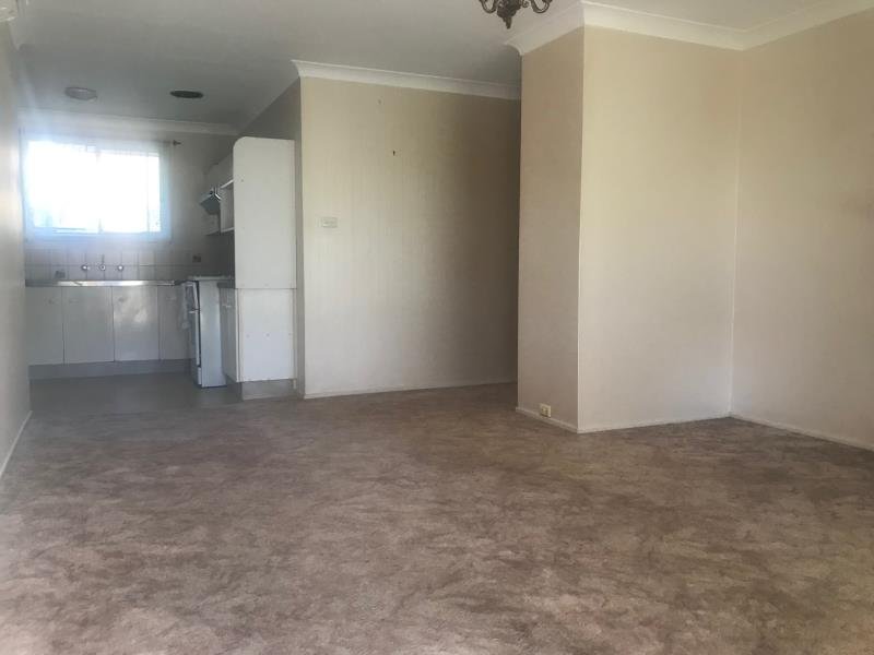 2/13 Illoura Street TAMWORTH 4