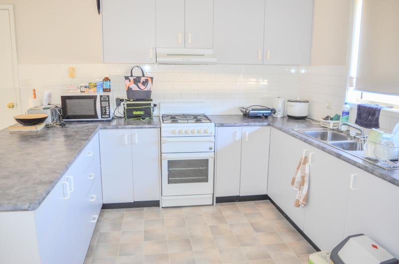 2/13 Kimba Drive GLENFIELD PARK 3