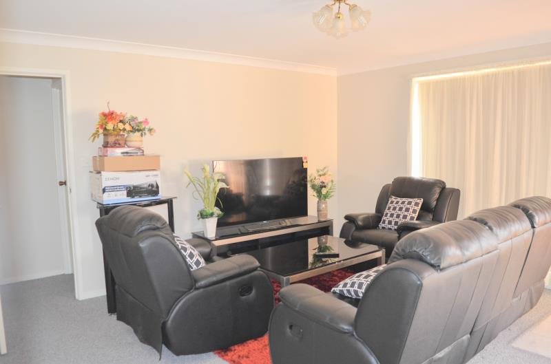 2/13 Kimba Drive GLENFIELD PARK 4