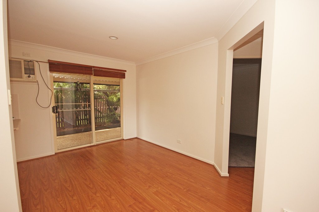 2/13 Lake Street LAURIETON 4