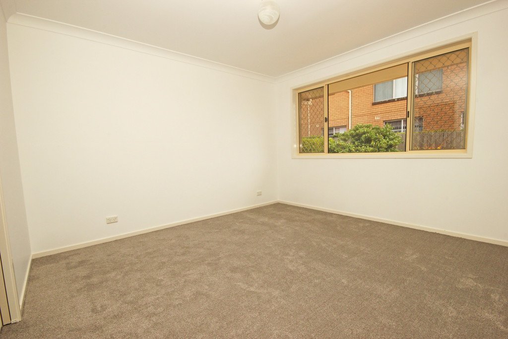 2/13 Lake Street LAURIETON 6