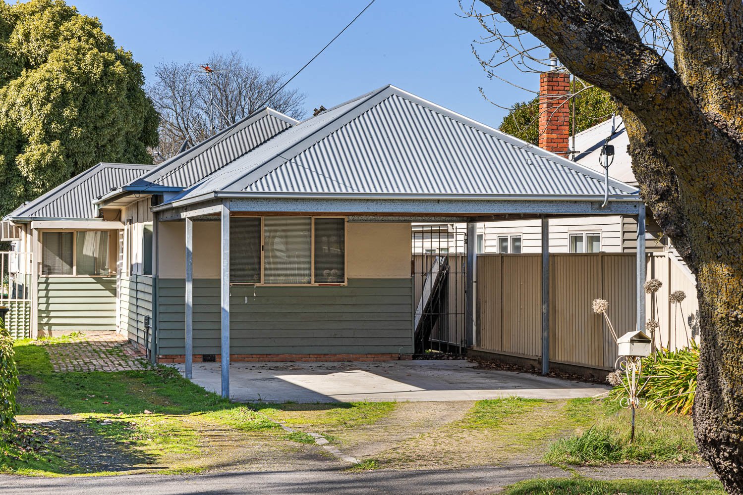 Gallery: 213 Lyons Street South