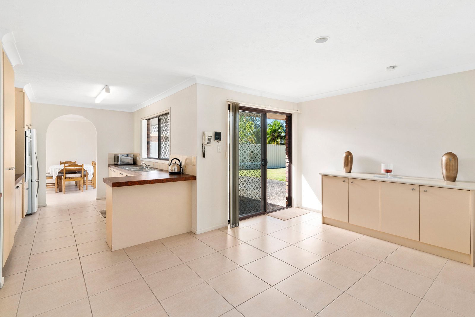 213 Nineteenth Avenue ELANORA 6