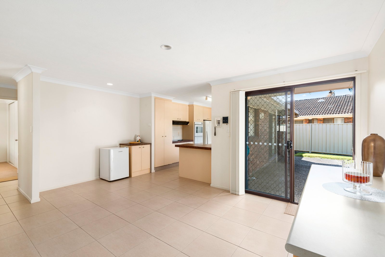 213 Nineteenth Avenue ELANORA 7