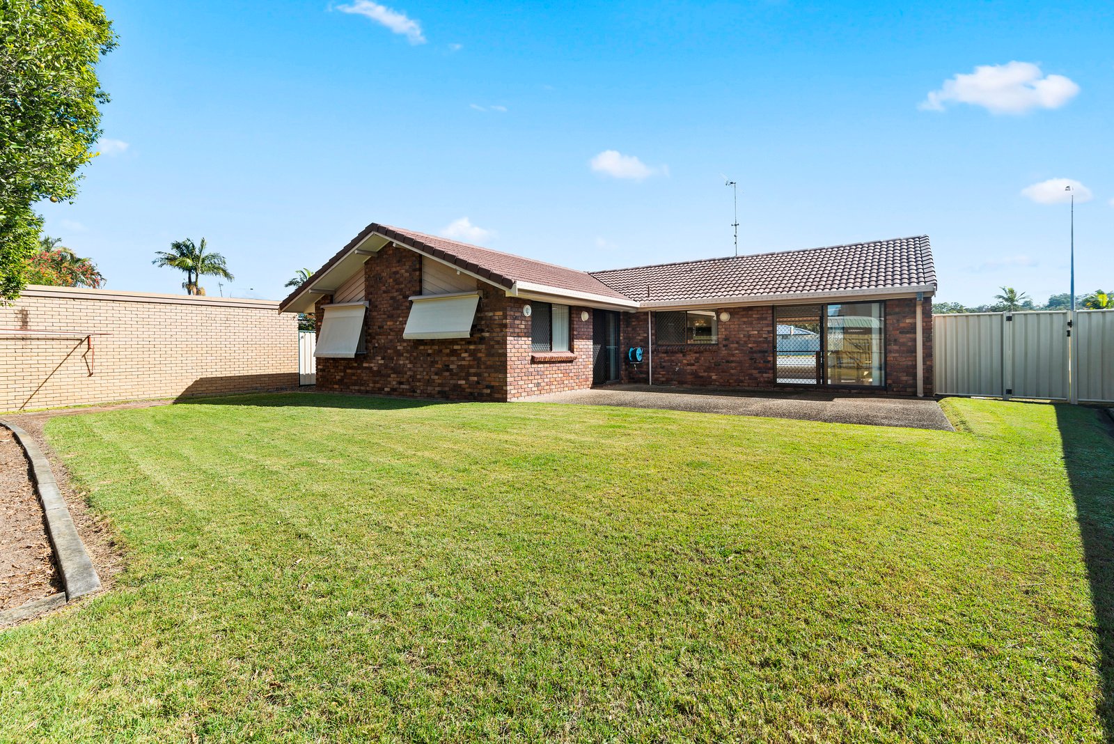 213 Nineteenth Avenue ELANORA 8