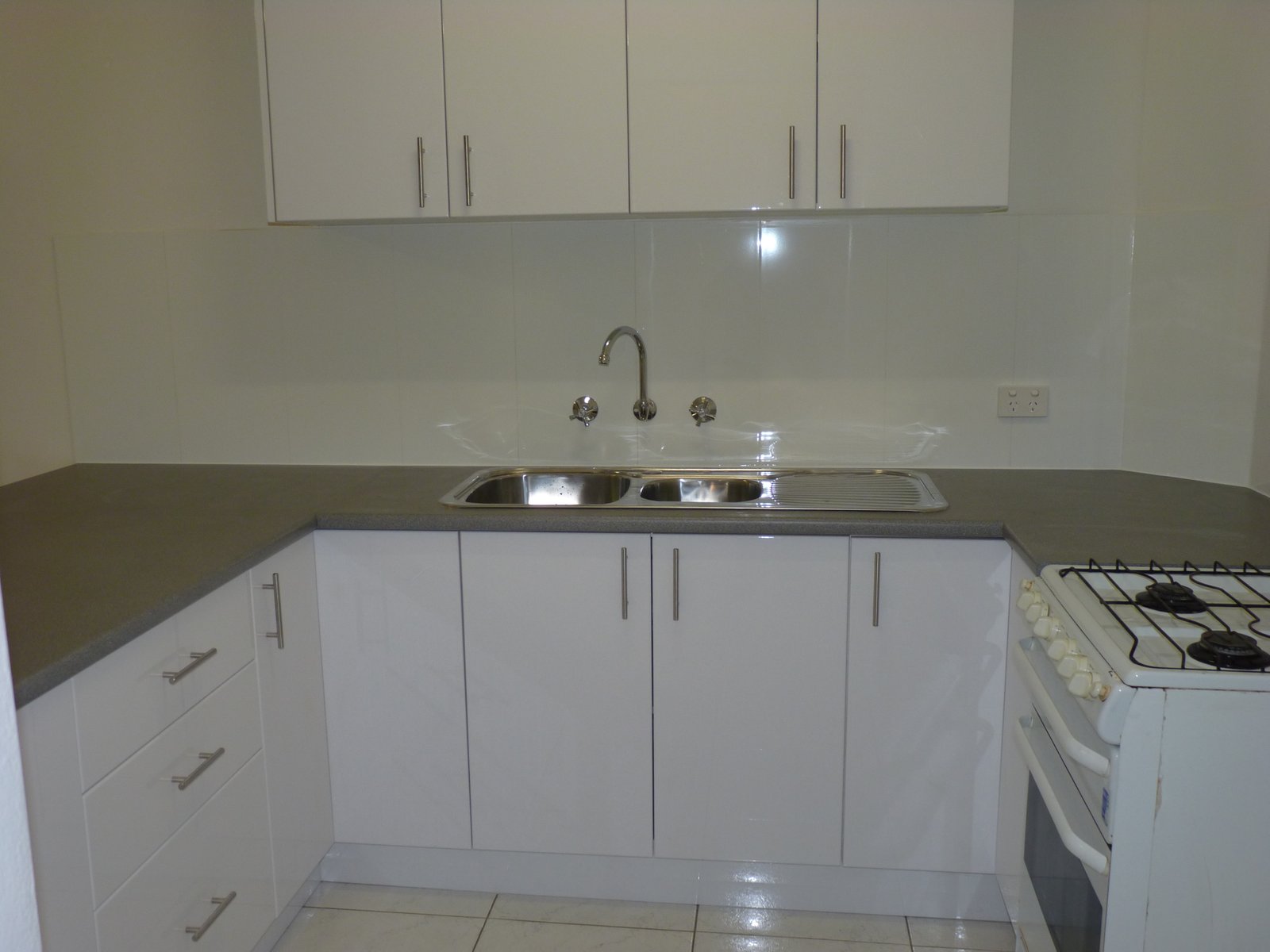 2/13 Ocean Street KOGARAH 2