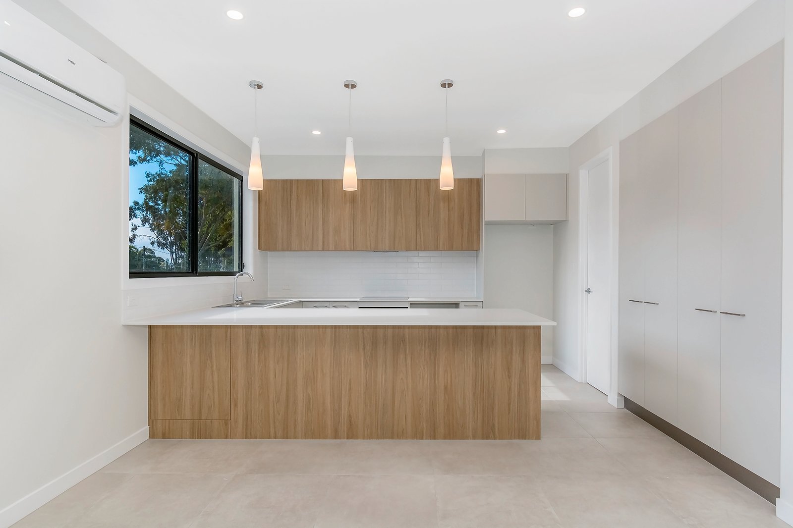 2/13 Robert Street MUDGEERABA 3