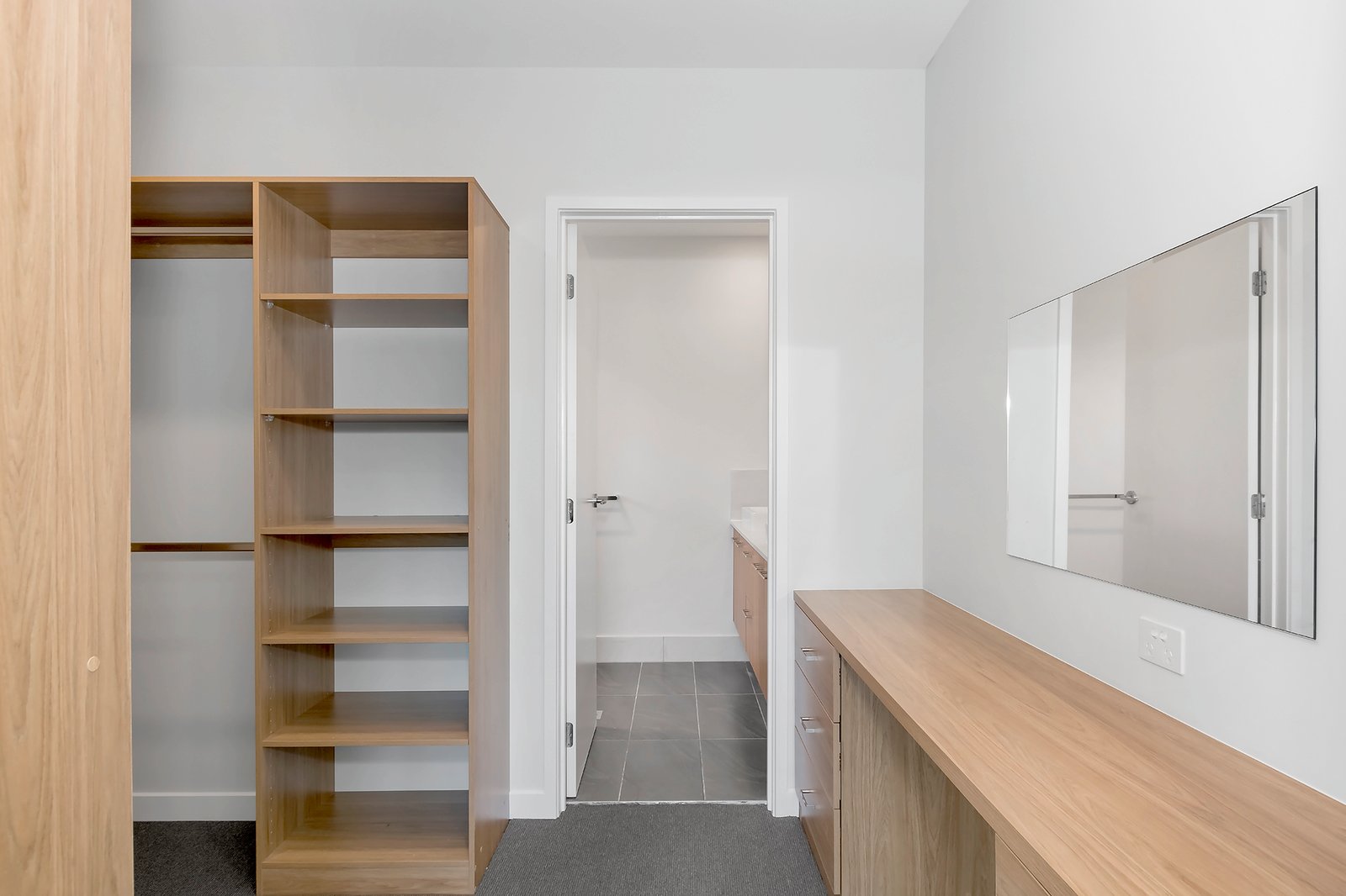 2/13 Robert Street MUDGEERABA 7