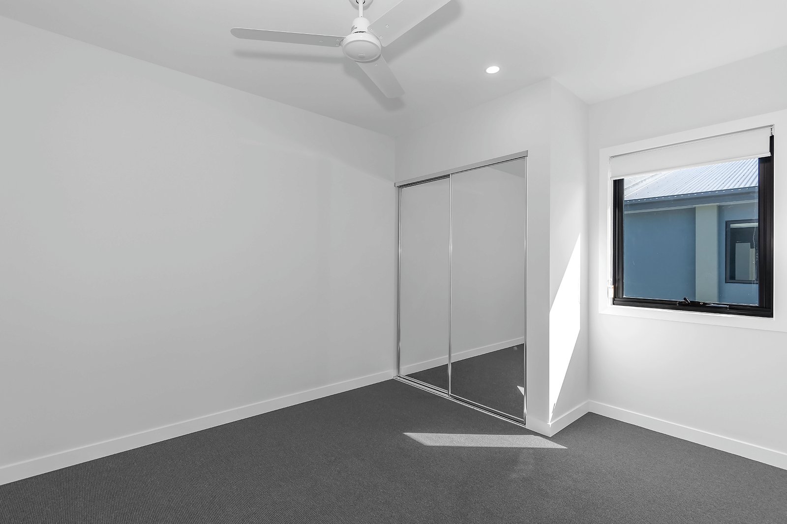 2/13 Robert Street MUDGEERABA 9