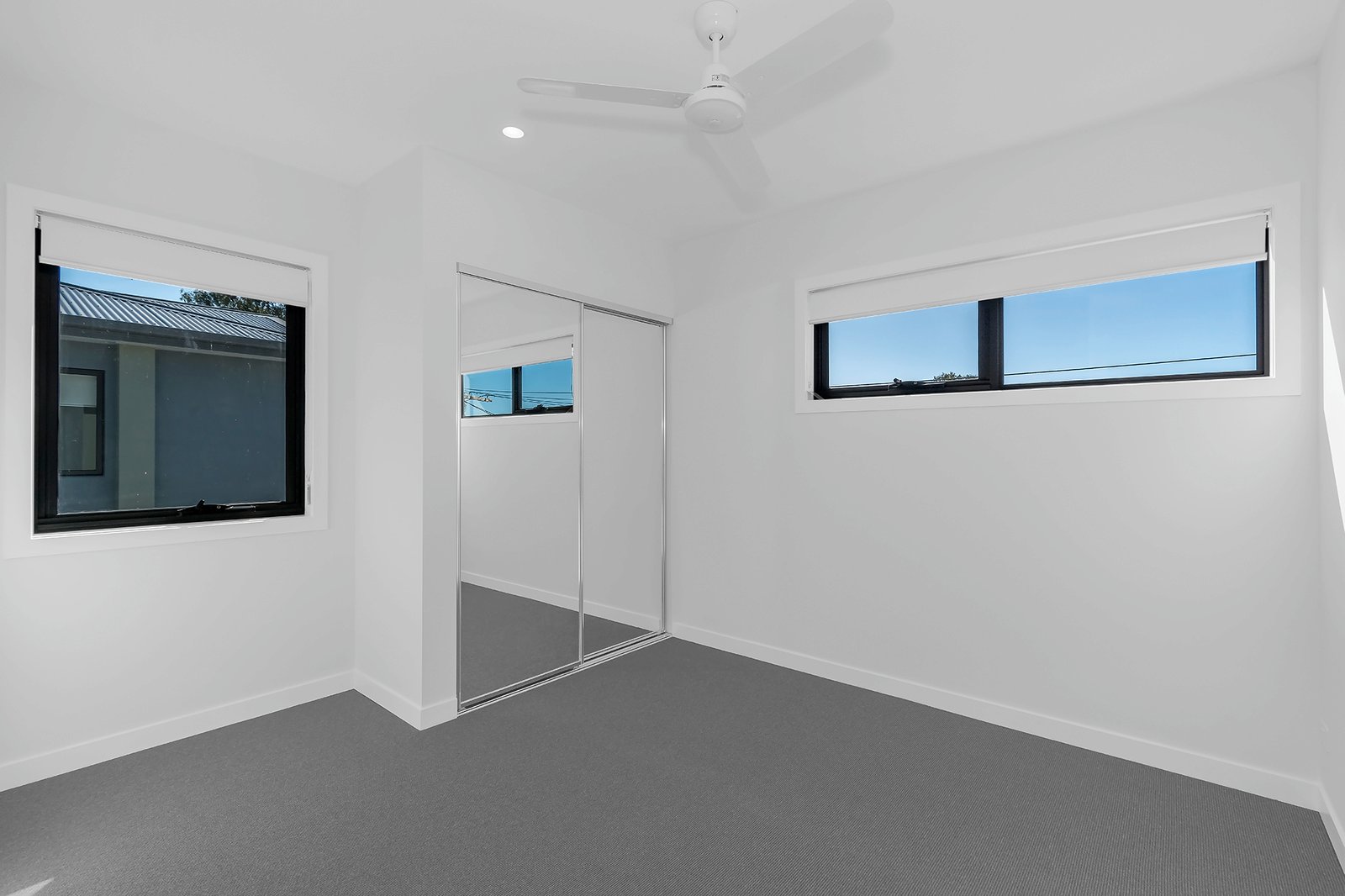 2/13 Robert Street MUDGEERABA 11