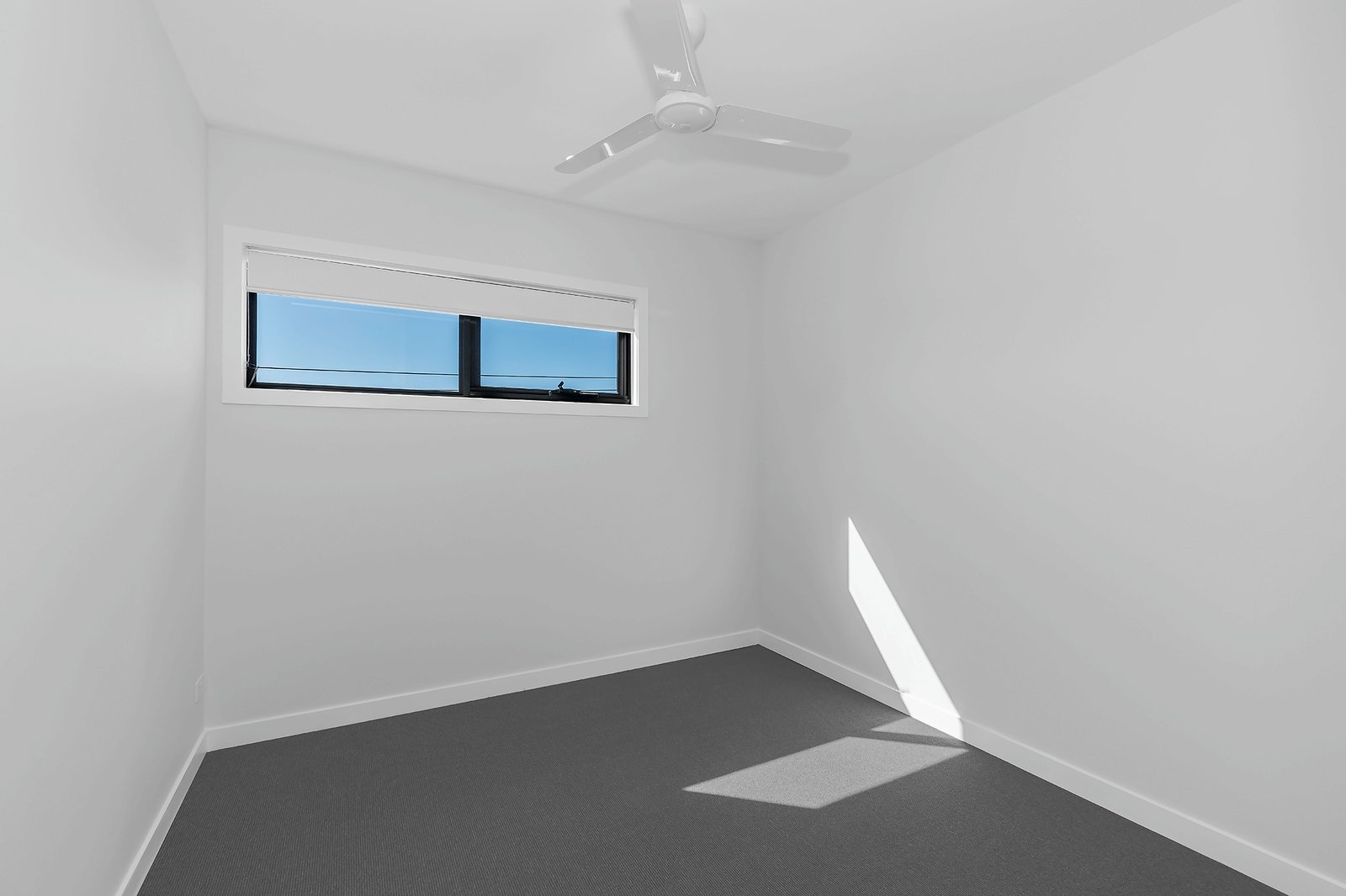 2/13 Robert Street MUDGEERABA 12