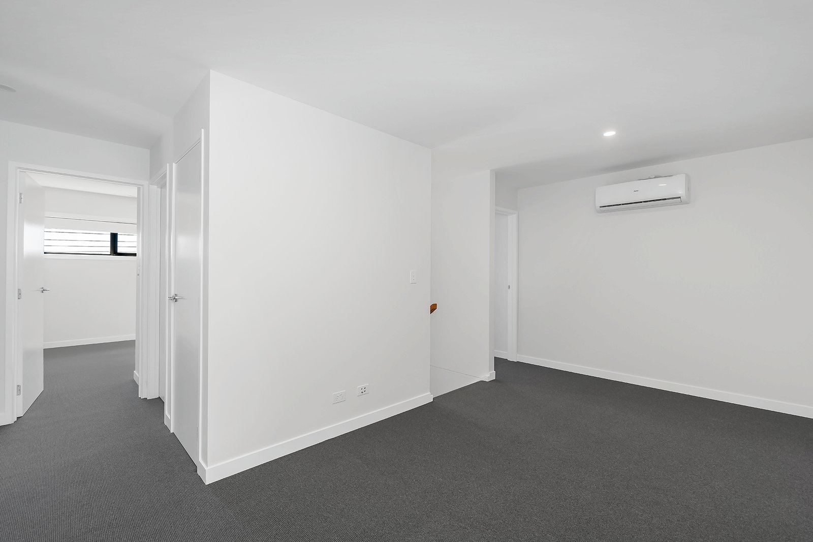2/13 Robert Street MUDGEERABA 13