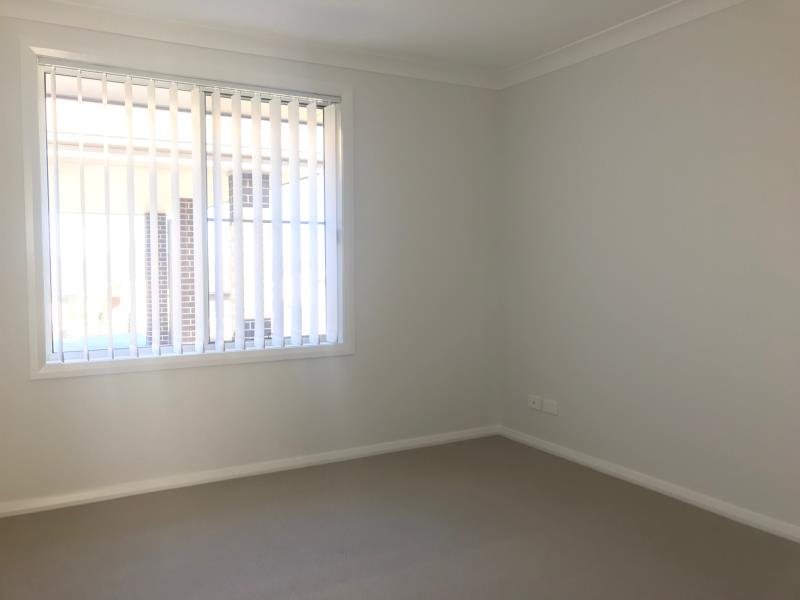 2/13 Scarborough Close TAMWORTH 4