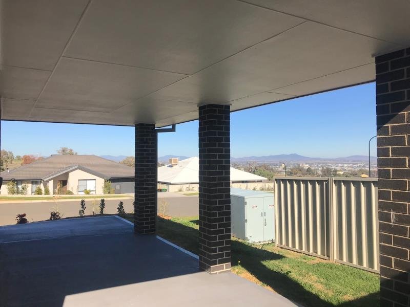 2/13 Scarborough Close TAMWORTH 8