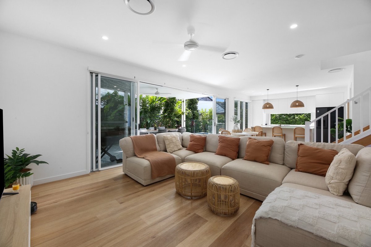 2/13 Tabilban Street Burleigh Heads 10