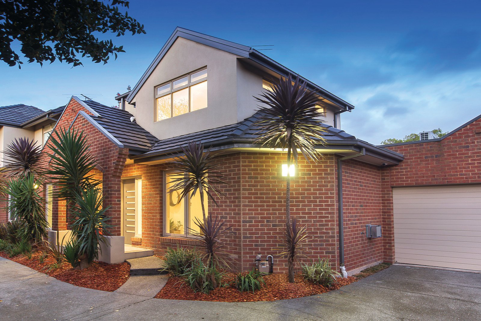 2/13 Tatong Road, Brighton East, VIC