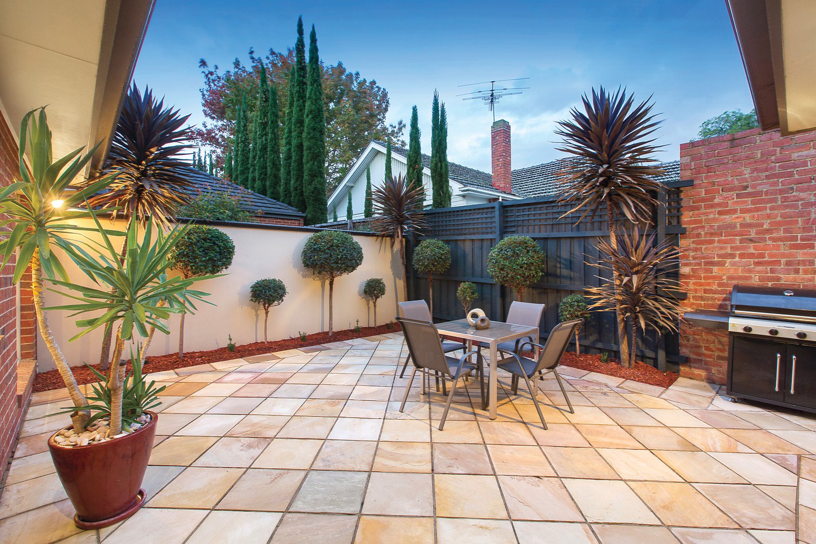 2/13 Tatong Road, Brighton East, VIC