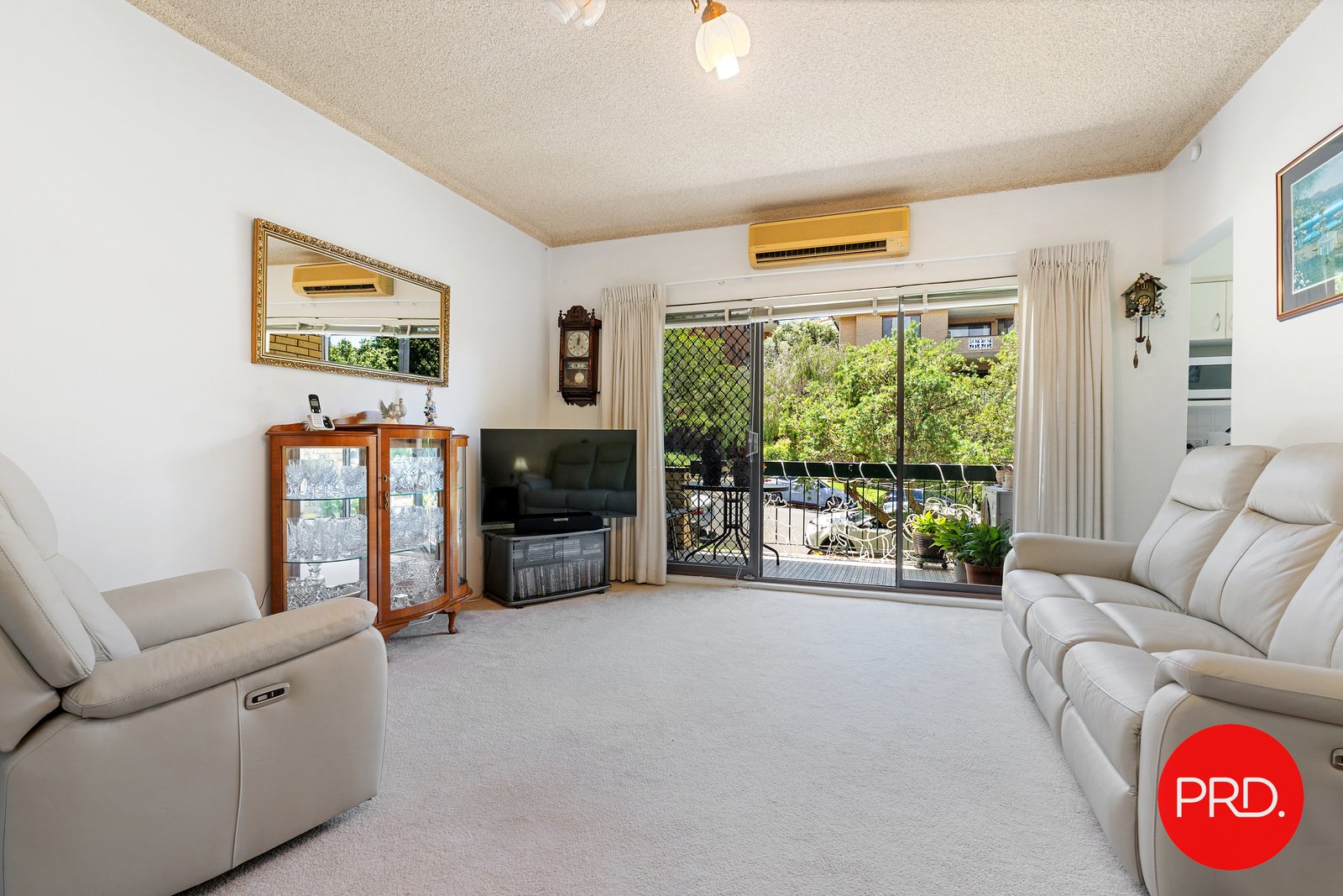 2/13 Winchester Street CARLTON 2