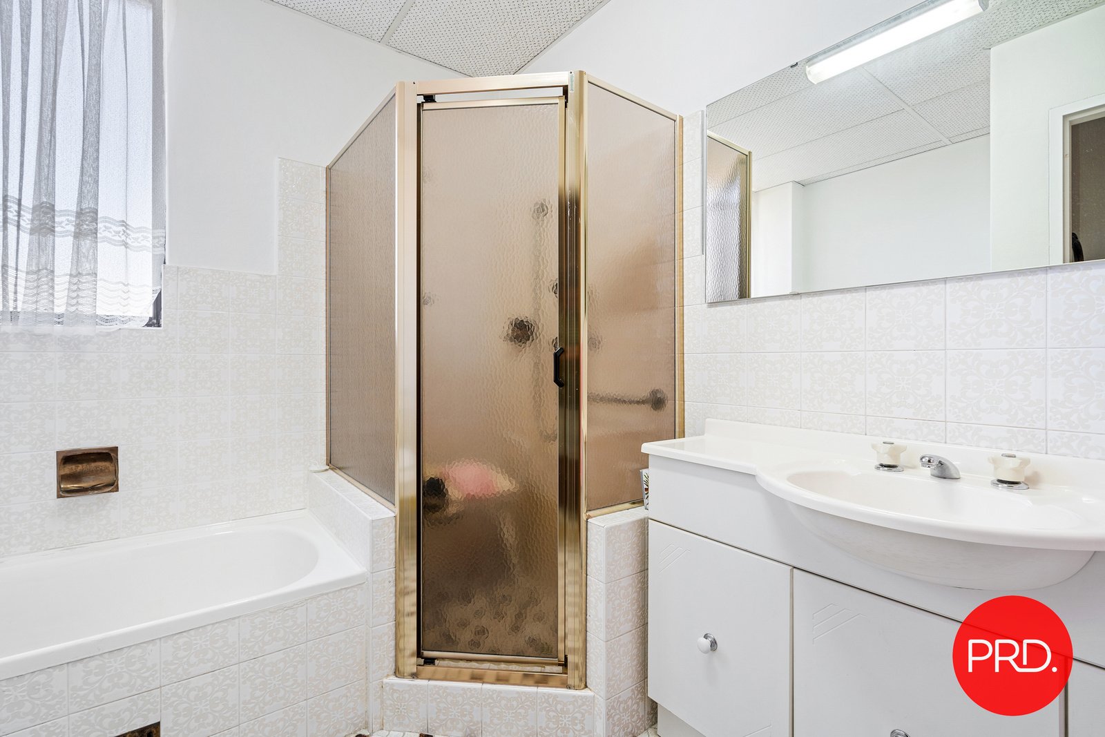 2/13 Winchester Street CARLTON 8