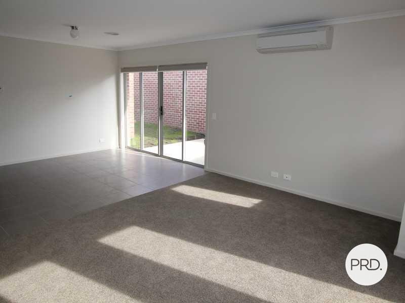 2/1306 Geelong Road MOUNT CLEAR 8