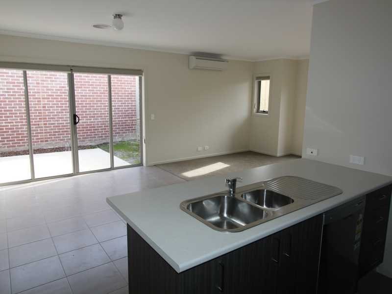 2/1306 Geelong Road MOUNT CLEAR 5