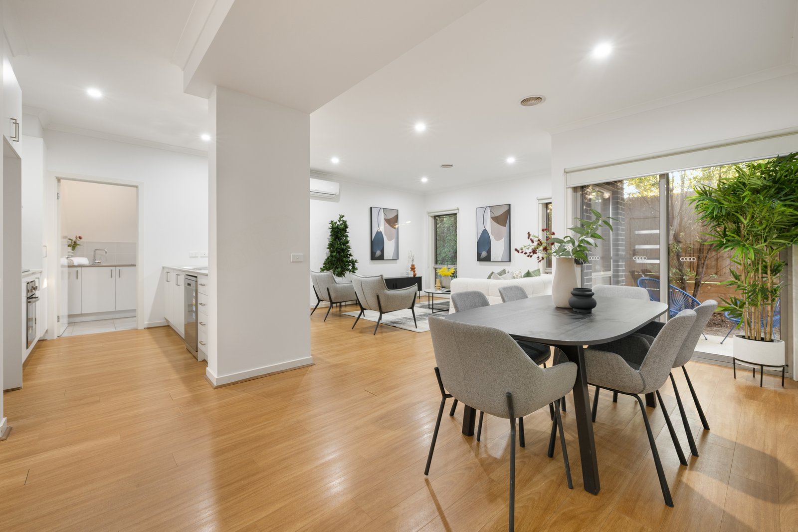 Gallery: 2/131 Huntingdale Road