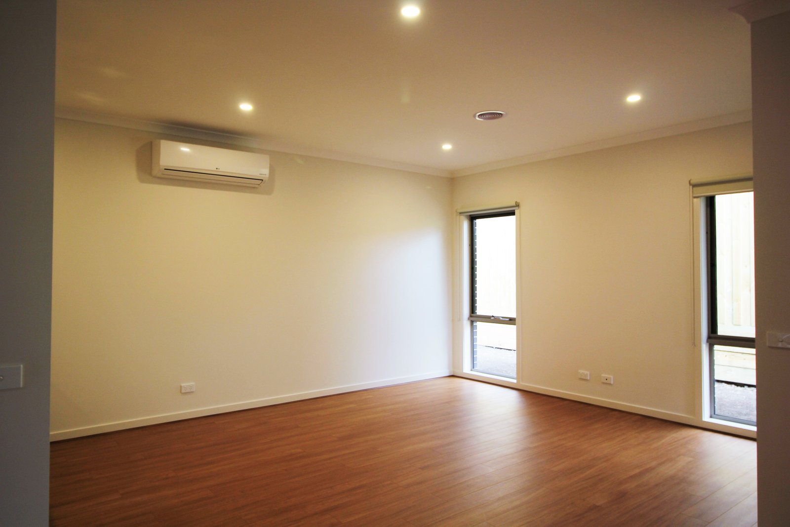Gallery: 2/131 Huntingdale Road