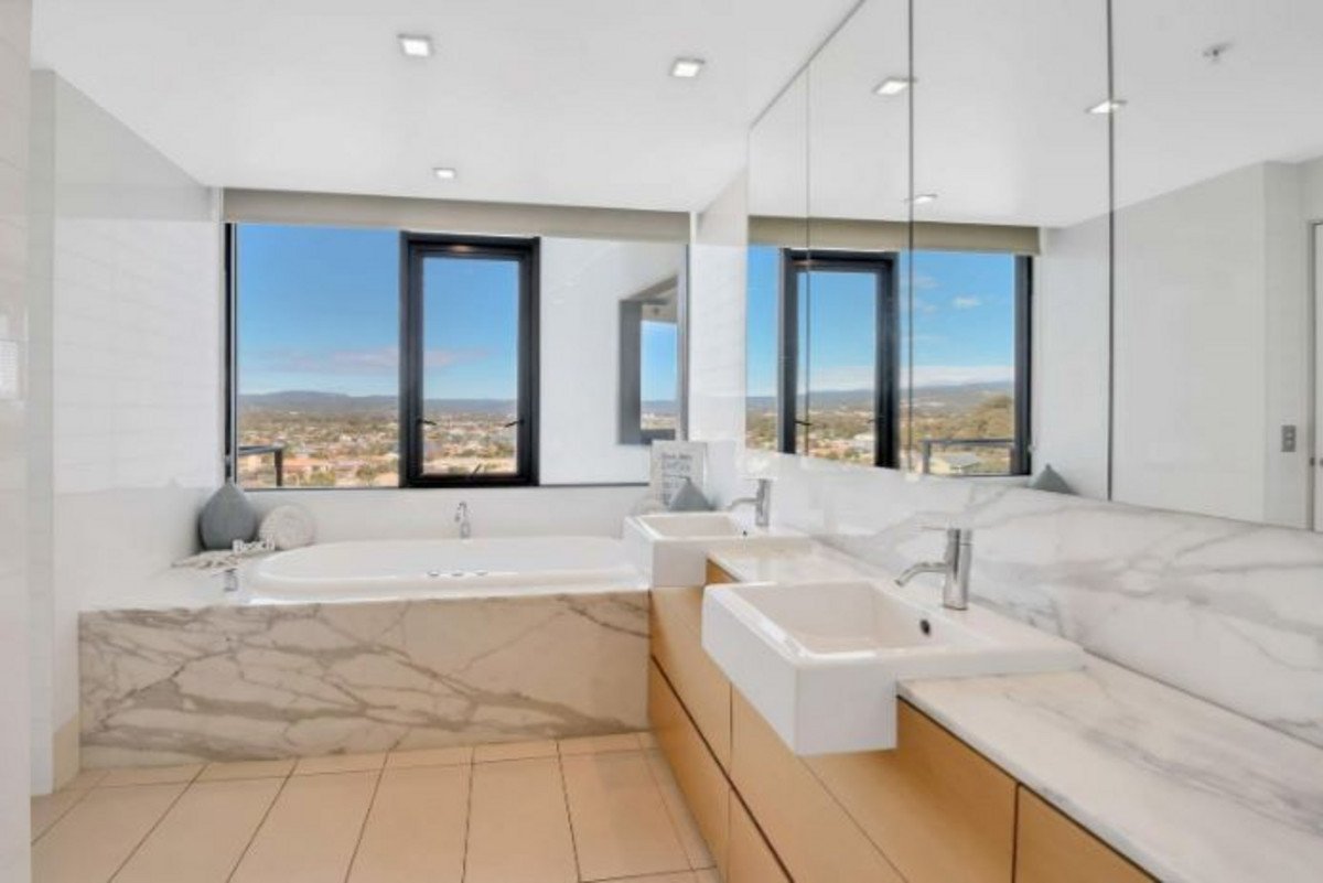 2131/2-14 The Esplanade Burleigh Heads 7