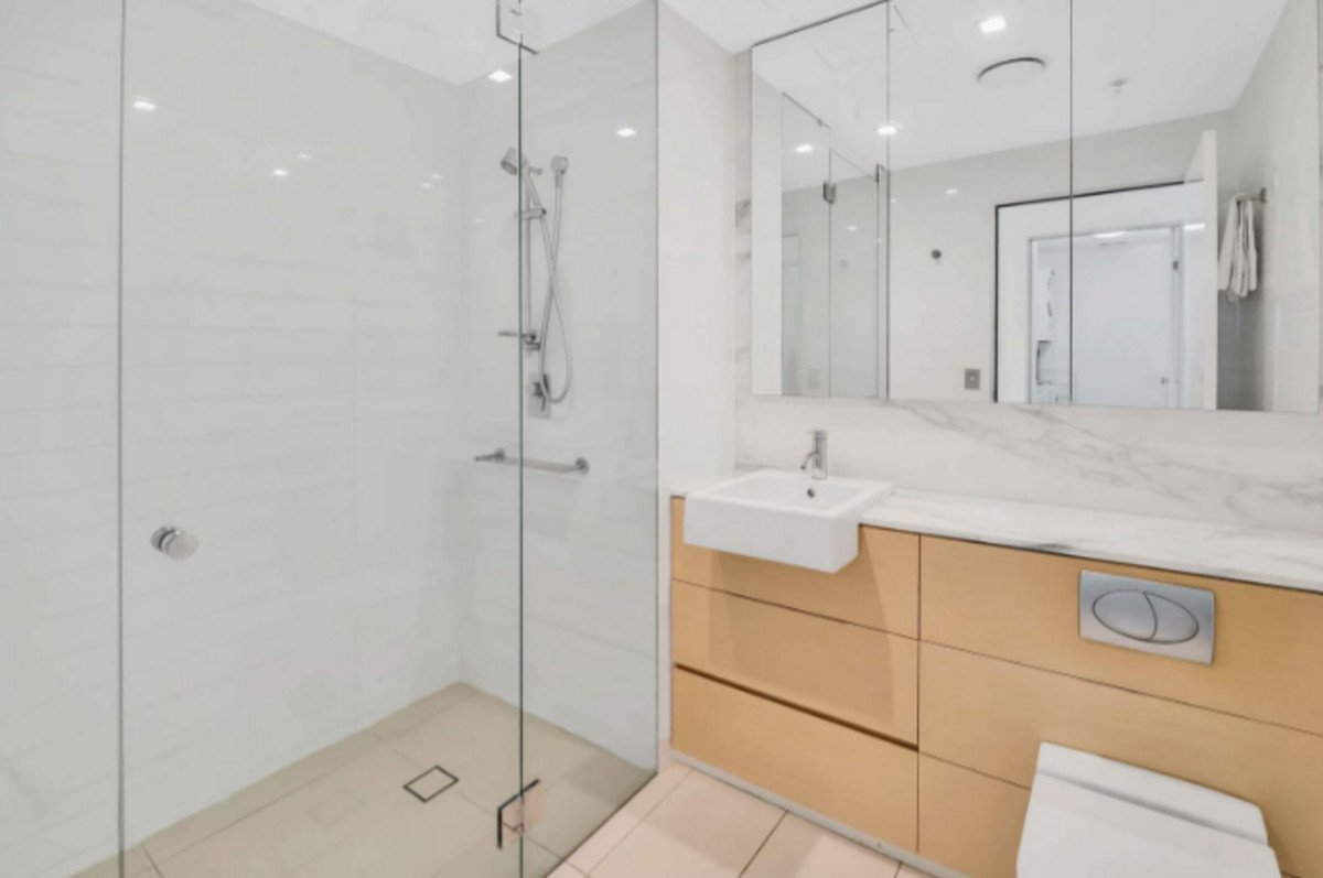 2131/2-14 The Esplanade Burleigh Heads 9