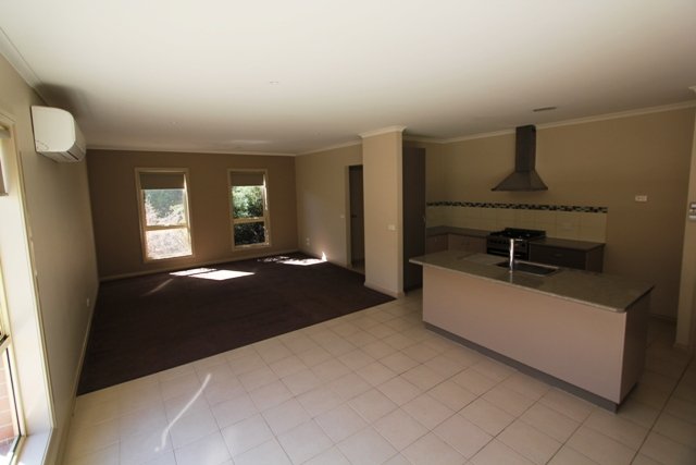 2/1316 Howitt Street WENDOUREE 3