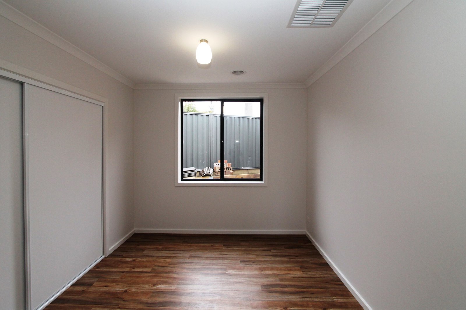 2/133 Albert Street CRESWICK 2