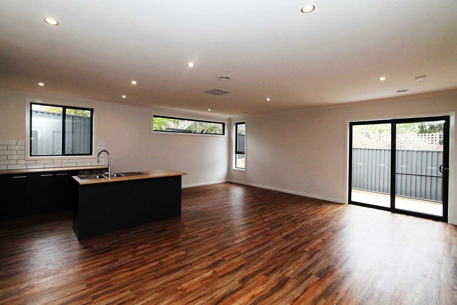 2/133 Albert Street CRESWICK 6